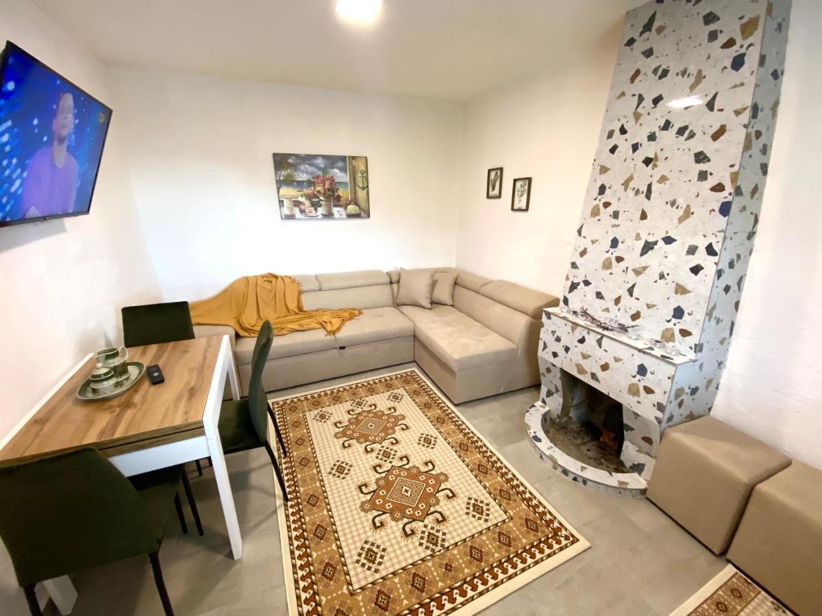 Maison Bellevue - 2 Bdrm Villa In Borsh Beach Buitenkant foto